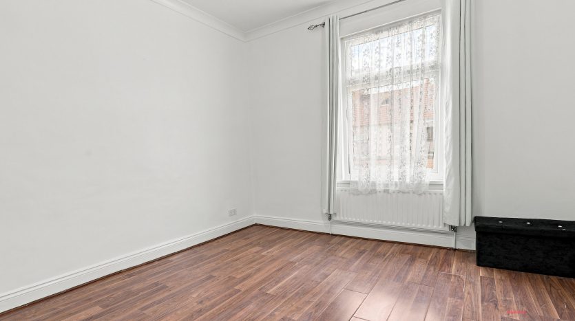 3 Bedroom  To Rent in Harpour Road, Barking, IG11