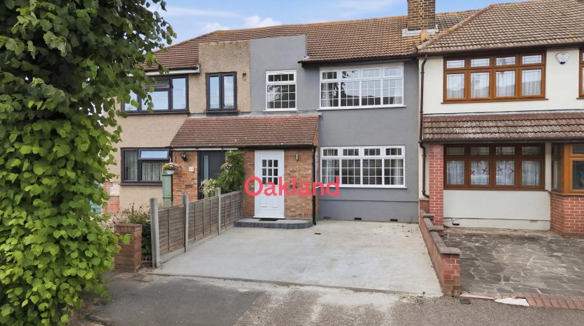 3 Bedroom  To Rent in Woodcote Avenue, Hornchurch, RM12