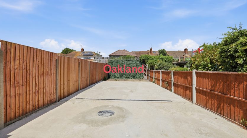 3 Bedroom  To Rent in Woodcote Avenue, Hornchurch, RM12