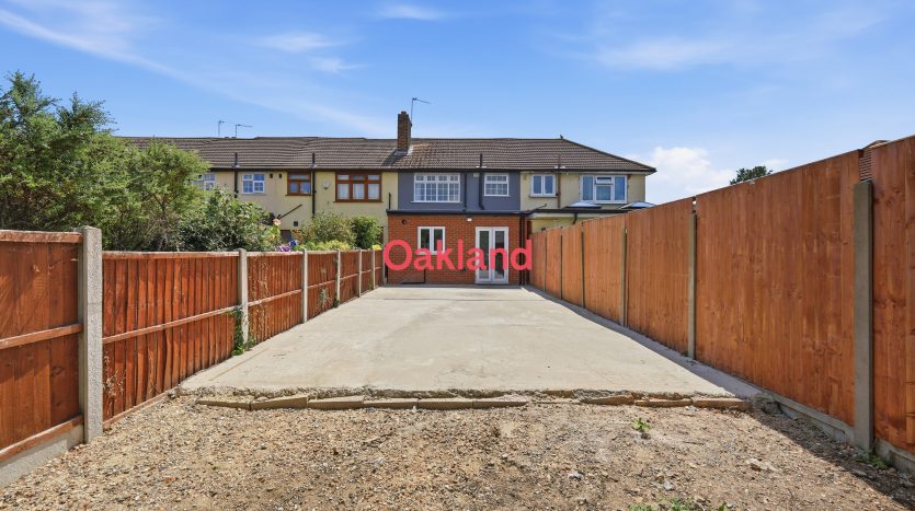 3 Bedroom  To Rent in Woodcote Avenue, Hornchurch, RM12
