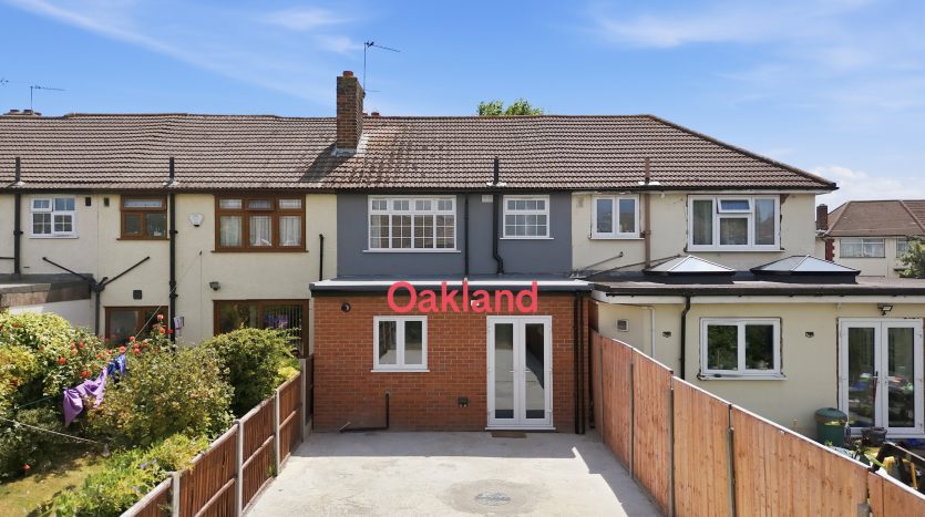 3 Bedroom  To Rent in Woodcote Avenue, Hornchurch, RM12