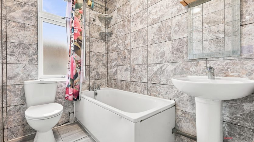 3 Bedroom  To Rent in Harpour Road, Barking, IG11