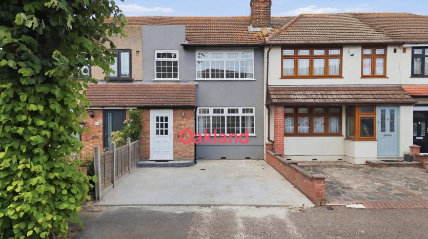 3 Bedroom  To Rent in Woodcote Avenue, Hornchurch, RM12