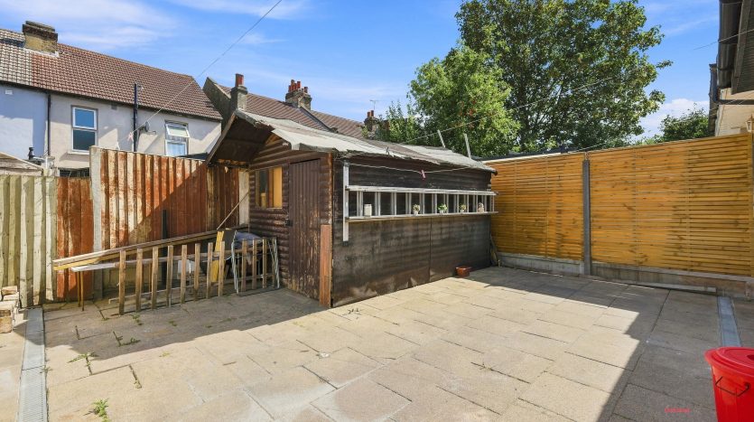 3 Bedroom  To Rent in Harpour Road, Barking, IG11