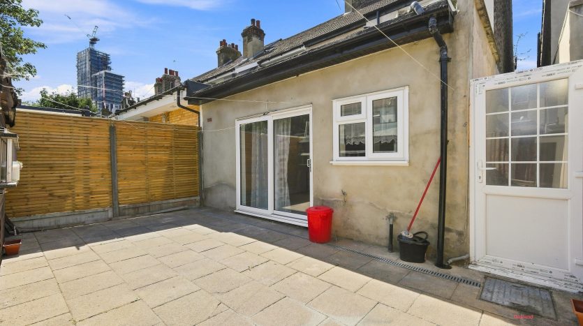 3 Bedroom  To Rent in Harpour Road, Barking, IG11