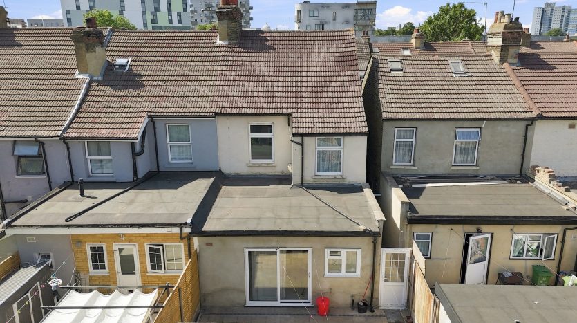 3 Bedroom  To Rent in Harpour Road, Barking, IG11