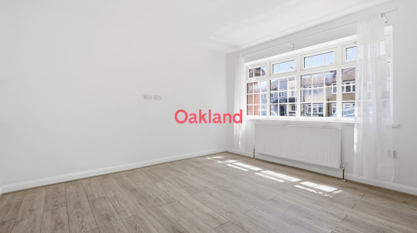 3 Bedroom  To Rent in Woodcote Avenue, Hornchurch, RM12