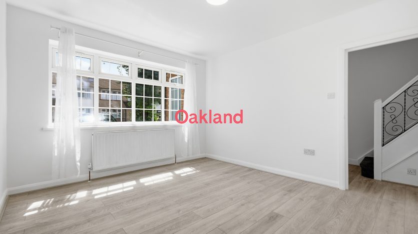 3 Bedroom  To Rent in Woodcote Avenue, Hornchurch, RM12