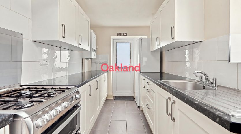 4 Bedroom  To Rent in Mortlake Road, Ilford, IG1 