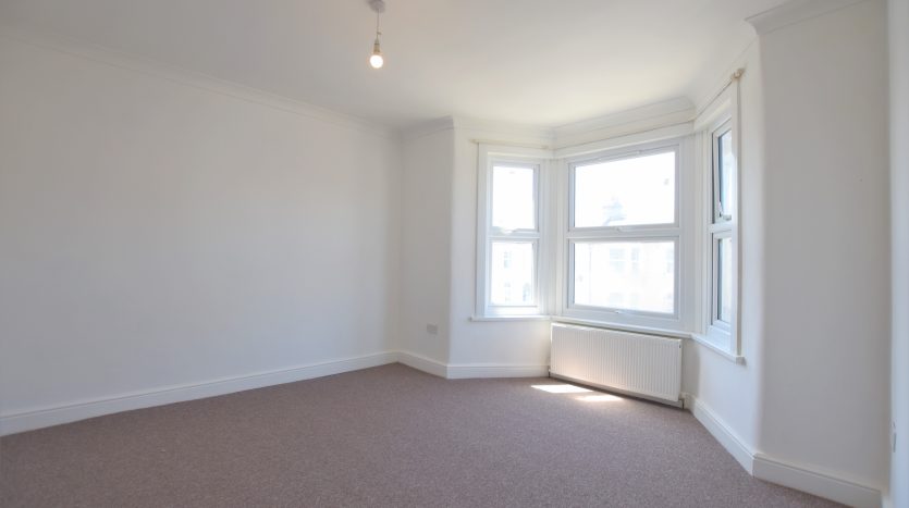 4 Bedroom  To Rent in Cambridge Road, Ilford, IG3 