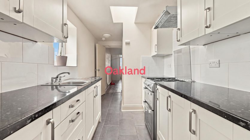 4 Bedroom  To Rent in Mortlake Road, Ilford, IG1 