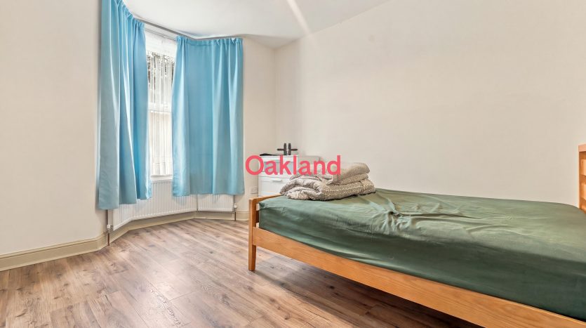 4 Bedroom  To Rent in Mortlake Road, Ilford, IG1 