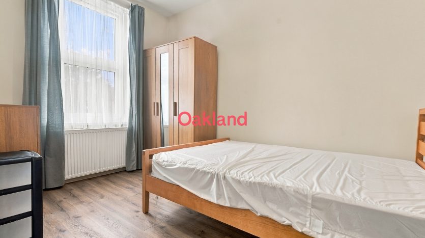 4 Bedroom  To Rent in Mortlake Road, Ilford, IG1 