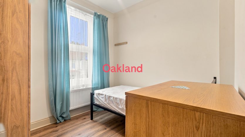 4 Bedroom  To Rent in Mortlake Road, Ilford, IG1 