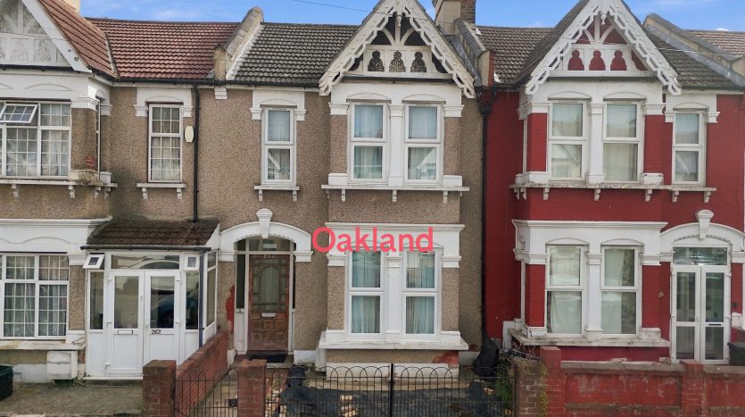 4 Bedroom  To Rent in Mortlake Road, Ilford, IG1 