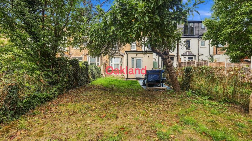 4 Bedroom  To Rent in Mortlake Road, Ilford, IG1 