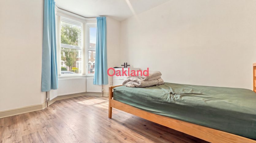 4 Bedroom  To Rent in Mortlake Road, Ilford, IG1 