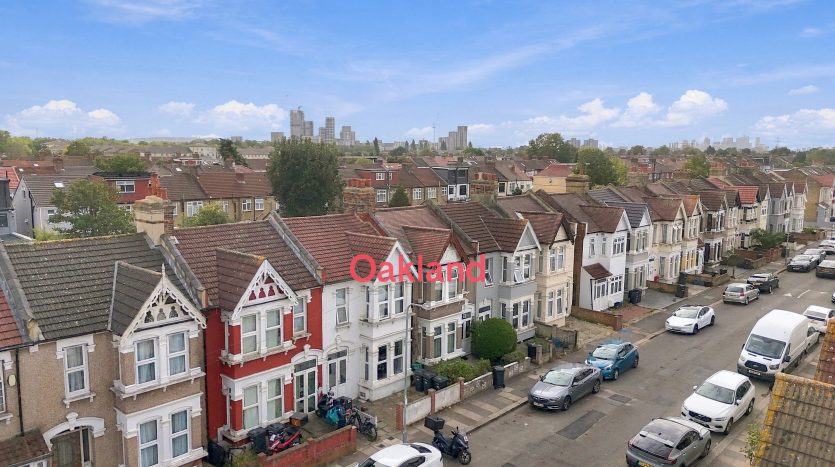 4 Bedroom  To Rent in Mortlake Road, Ilford, IG1 