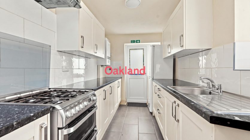 4 Bedroom  To Rent in Mortlake Road, Ilford, IG1 