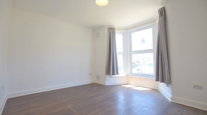 4 Bedroom  To Rent in Cambridge Road, Ilford, IG3 