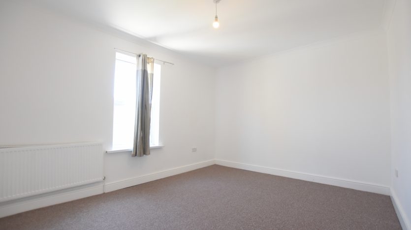 4 Bedroom  To Rent in Cambridge Road, Ilford, IG3 
