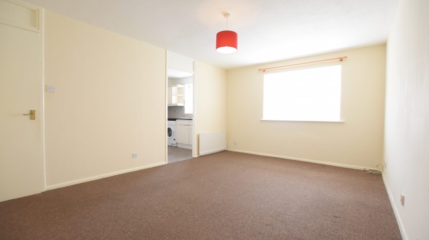 2 Bedroom  To Rent in Vignoles Road, Romford, RM7 