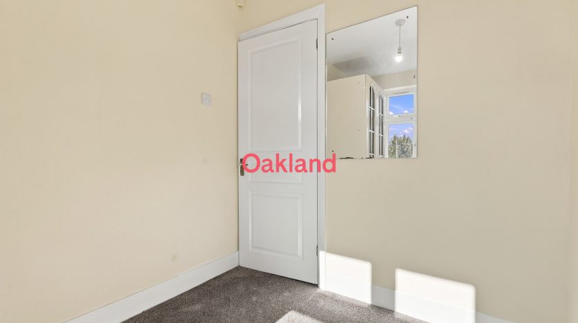 3 Bedroom End of Terrace House To Rent in Sherwood Road, Ilford, IG6 