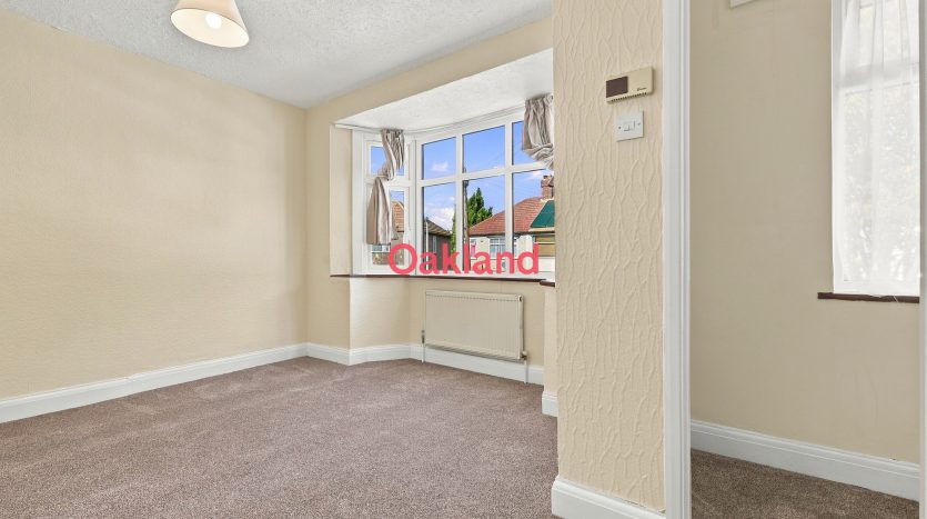 3 Bedroom End of Terrace House To Rent in Sherwood Road, Ilford, IG6 