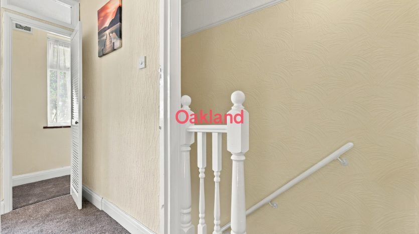 3 Bedroom End of Terrace House To Rent in Sherwood Road, Ilford, IG6 