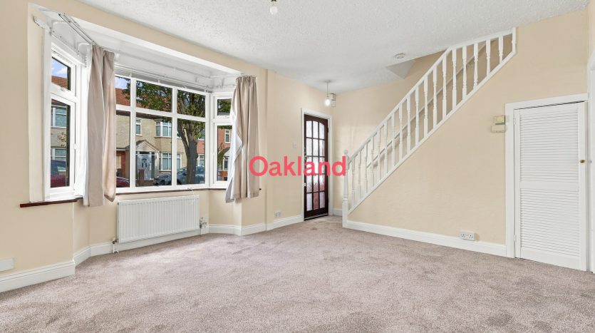 3 Bedroom End of Terrace House To Rent in Sherwood Road, Ilford, IG6 