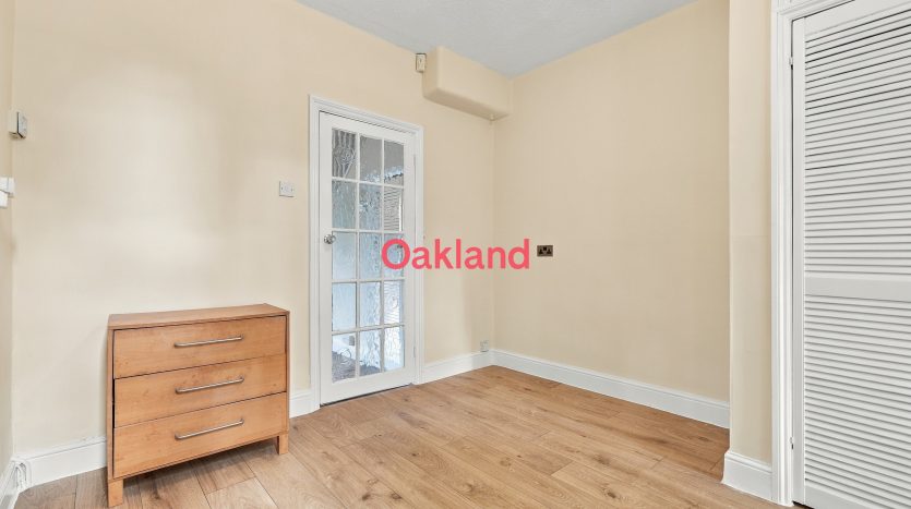 3 Bedroom End of Terrace House To Rent in Sherwood Road, Ilford, IG6 