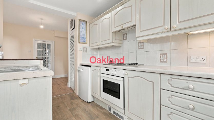 3 Bedroom End of Terrace House To Rent in Sherwood Road, Ilford, IG6 