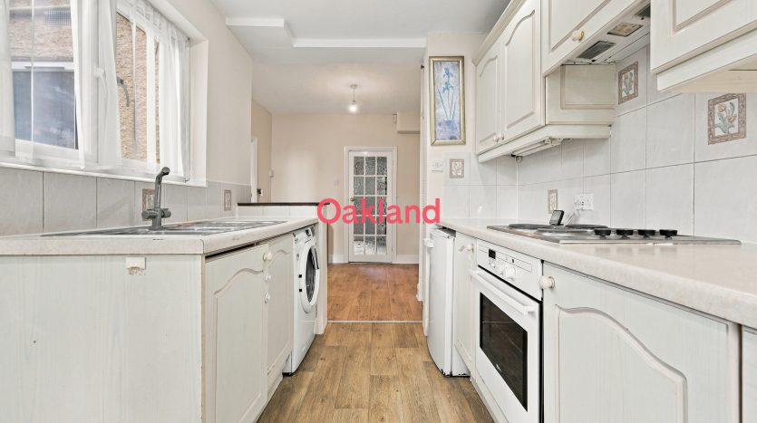 3 Bedroom End of Terrace House To Rent in Sherwood Road, Ilford, IG6 