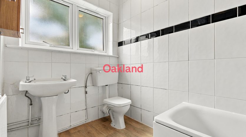 3 Bedroom End of Terrace House To Rent in Sherwood Road, Ilford, IG6 