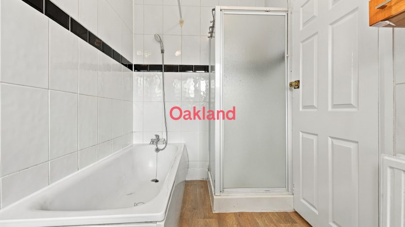 3 Bedroom End of Terrace House To Rent in Sherwood Road, Ilford, IG6 
