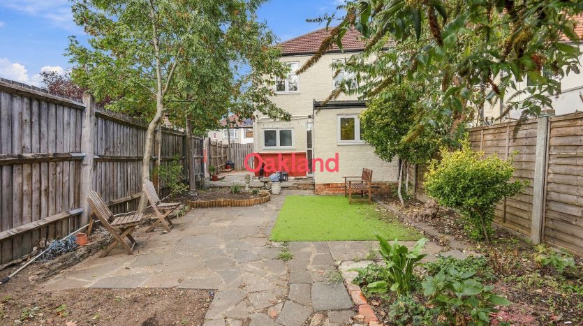 3 Bedroom End of Terrace House To Rent in Sherwood Road, Ilford, IG6 