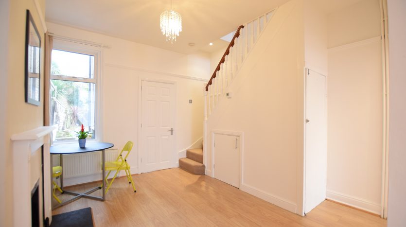 2 Bedroom  To Rent in Netley Road, Ilford, IG2 