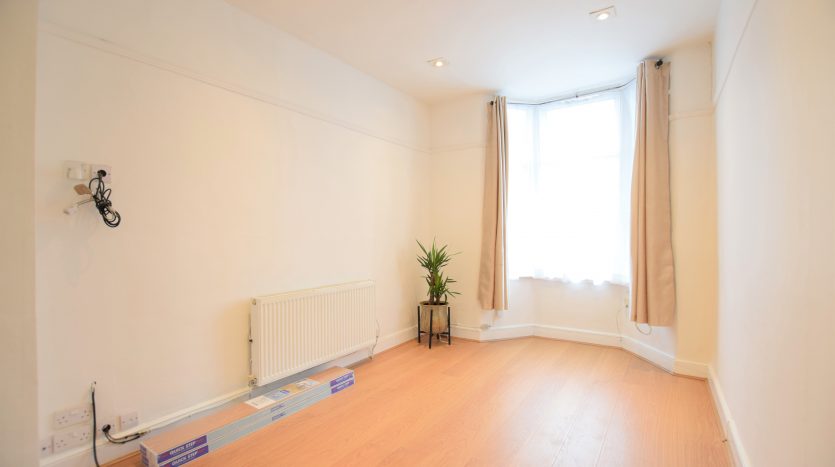 2 Bedroom  To Rent in Netley Road, Ilford, IG2 