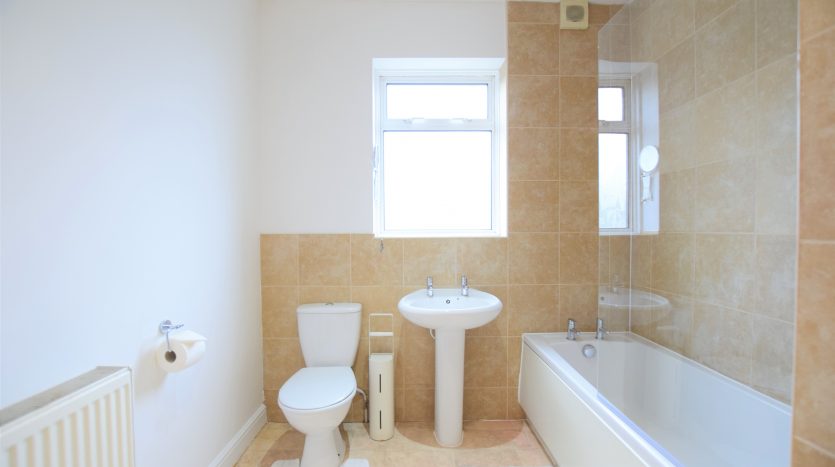 2 Bedroom  To Rent in Netley Road, Ilford, IG2 
