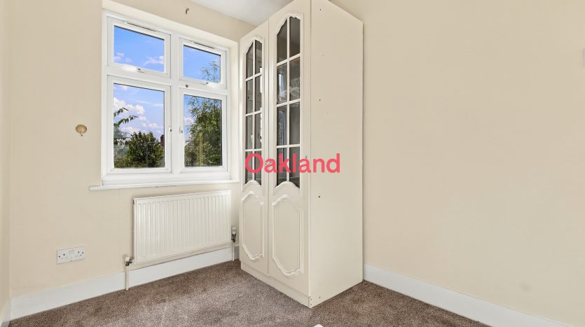 3 Bedroom End of Terrace House To Rent in Sherwood Road, Ilford, IG6 