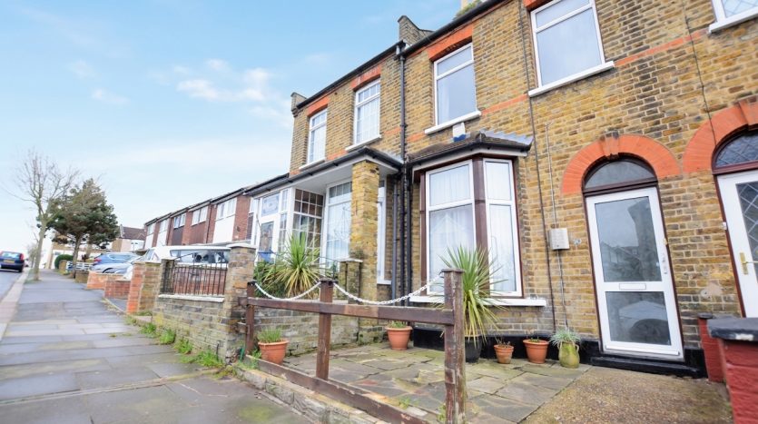 2 Bedroom  To Rent in Netley Road, Ilford, IG2 