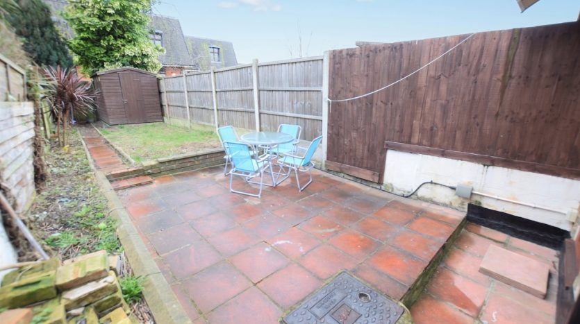 2 Bedroom  To Rent in Netley Road, Ilford, IG2 