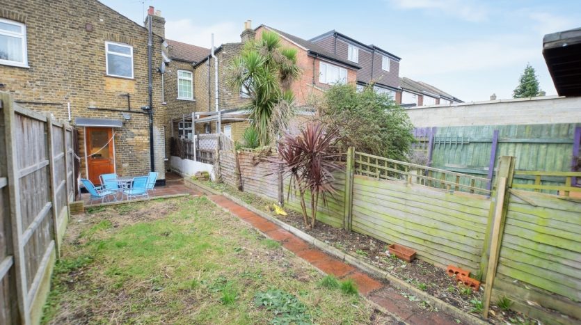 2 Bedroom  To Rent in Netley Road, Ilford, IG2 