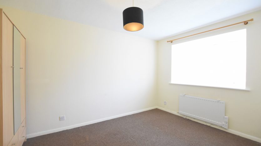 2 Bedroom  To Rent in Vignoles Road, Romford, RM7 