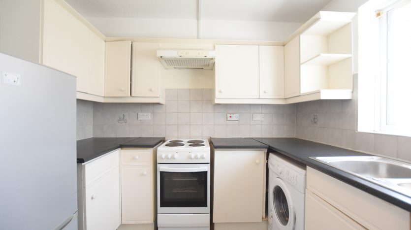 2 Bedroom  To Rent in Vignoles Road, Romford, RM7 